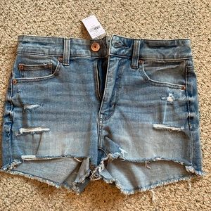 NWT! AE high rise shortie size 6. Stretchy and comfy.